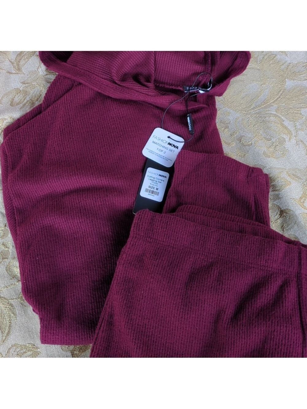 NWT Fashion Nova Set leggings & Hooded Blouse burgandy Color, Medium Size - Picture 5 of 7